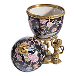 Шкатулка в форме яйца на величественных львах из фарфора с бронзовыми элементами Eden Garden варинант исполнения - 2 | Loft Concept в Грозном