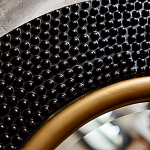 Зеркало в черной фактурной раме с золотым кантом Summon the Light варинант исполнения - 3 | Loft Concept в Грозном