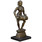 Декоративная статуэтка из латуни Dancing Woman with Mridangam варинант исполнения - 2 | Loft Concept в Грозном