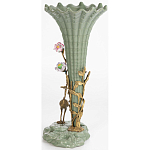 Ваза зеленая фарфоровая с волнистым краем с бронзовой фигуркой журавля Eden Garden  варинант исполнения - 2 | Loft Concept в Грозном