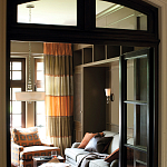 Бра с белым матовым стеклянным плафоном и тремя декоративными шарами Hinkley варинант исполнения - 2 | Loft Concept в Грозном