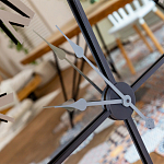 Часы настенные зеркальные с серебряным металлическим циферблатом Mirror Tower Clock варинант исполнения - 3 | Loft Concept в Грозном