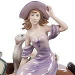 Статуэтка фарфоровая Девушка с автомобилем Charming Statuette варинант исполнения - 1 | Loft Concept в Грозном