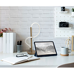 Настольная лампа белым изогнутым плафоном на круглой подставке Luke Lampco Tracer Lamp варинант исполнения - 5 | Loft Concept в Грозном